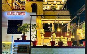 Blue Town Hostel & Cafe